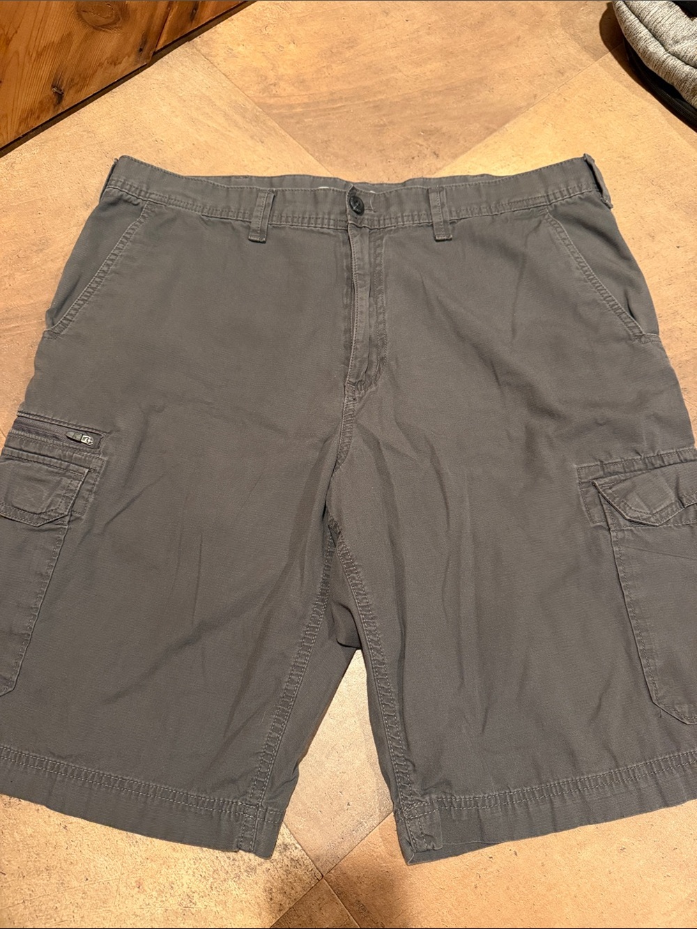 Men's Eddie Bauer Gray Cargo Shorts